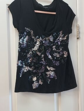 EXPRESS Black Front Sequin Detail Tee. Size S